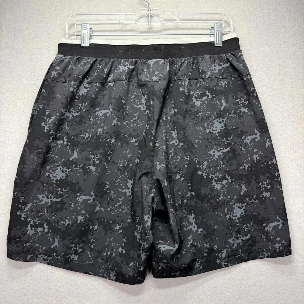 Fabletics The Fundamental Short II Mens Medium Black Gray Camouflage Performance - Picture 3 of 8
